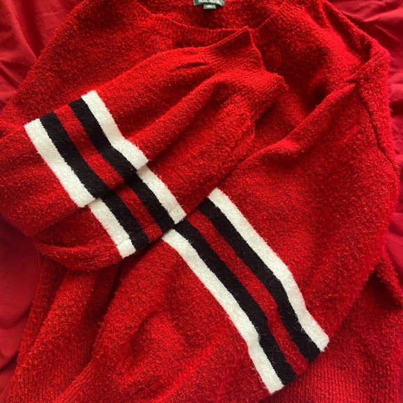 12 T-Shirts, 1 Sweater and 2 Flannel - Picture 13 of 15